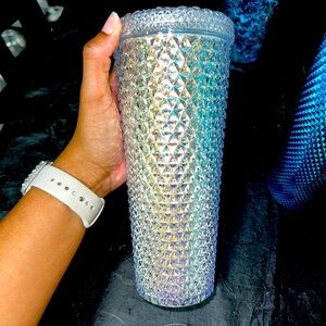 Mainstays 26 oz Silver Iridescent
Plastic Tumbler